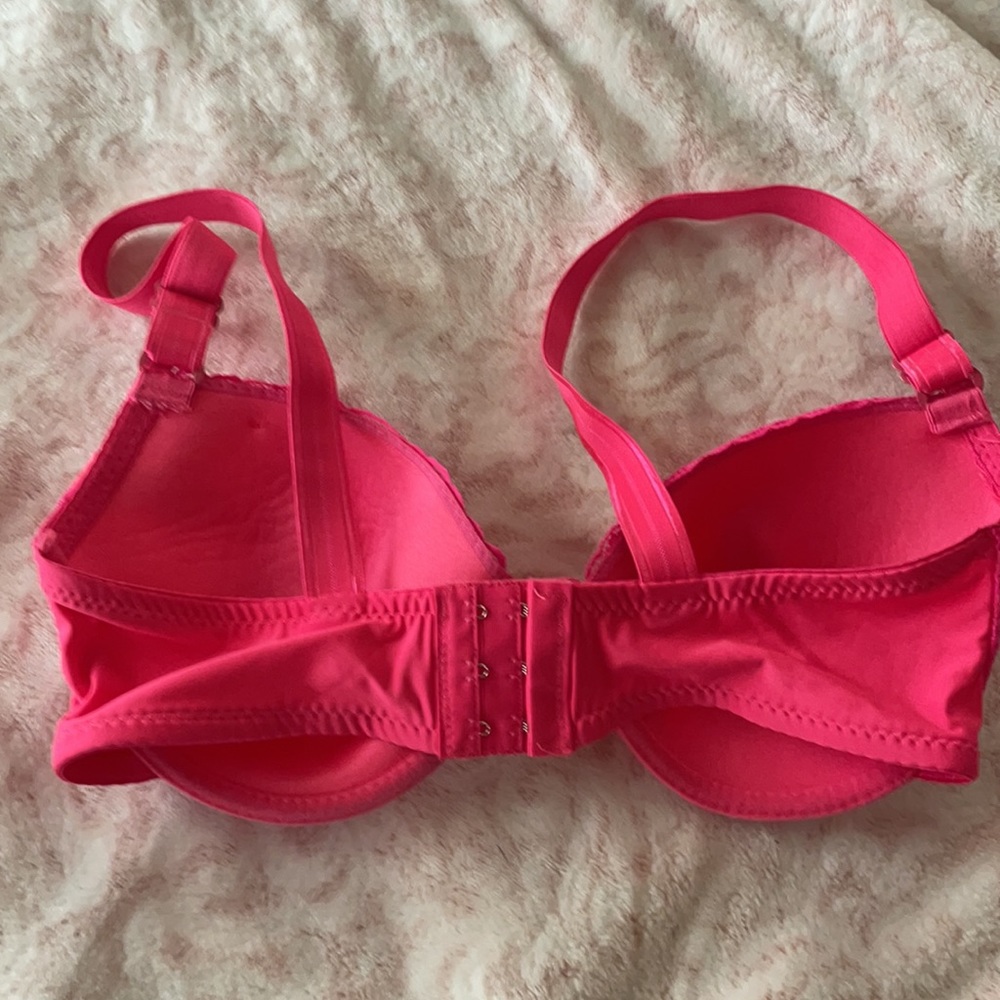 Pink bra - Picture 2 of 3